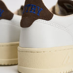 Sneakers uomo Medalist Low bianca e marrone AULM HJ03 AUTRY 