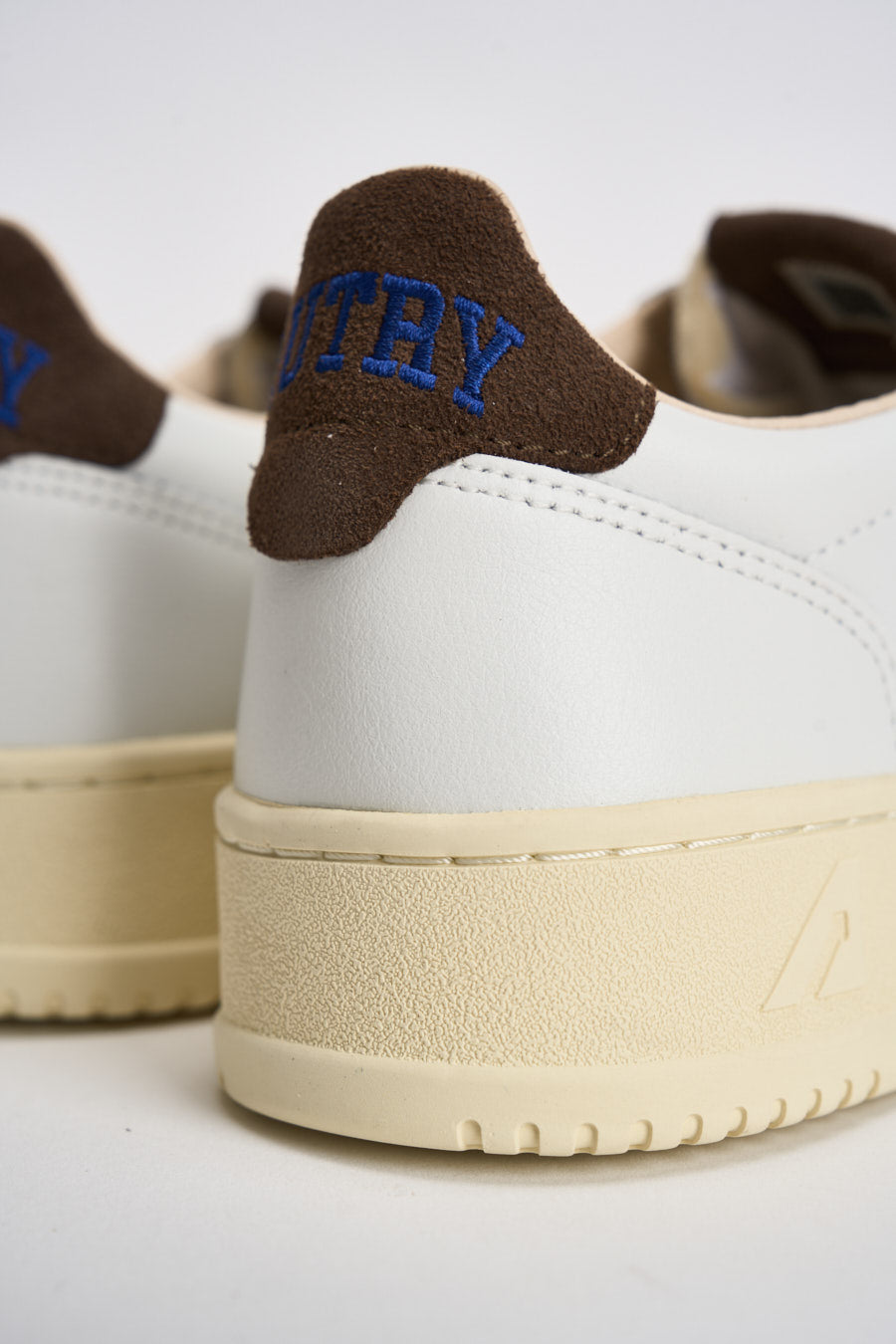 Sneakers uomo Medalist Low bianca e marrone AULM HJ03 AUTRY 