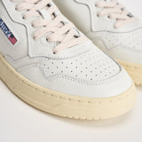 Sneakers uomo Medalist Low  in pelle bianca e blu AULM LL12 AUTRY 