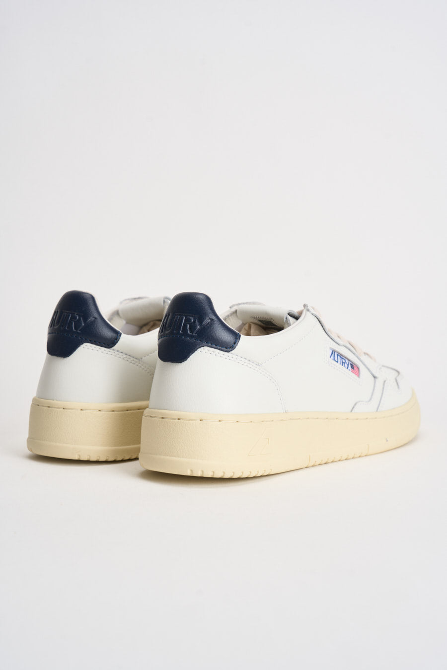 Sneakers uomo Medalist Low  in pelle bianca e blu AULM LL12 AUTRY 