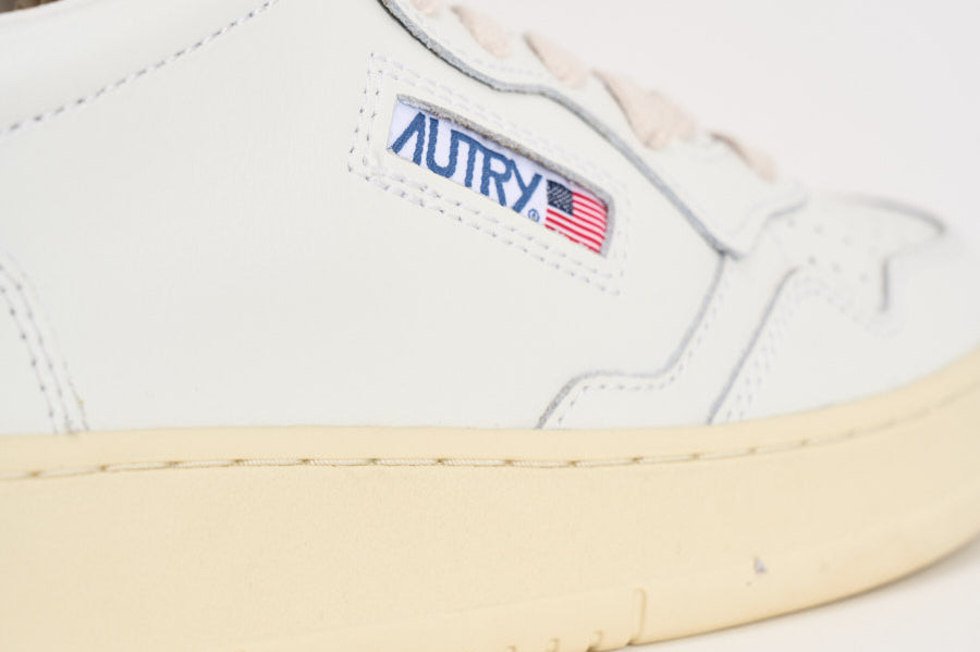 Sneakers uomo Medalist Low  in pelle bianca e blu AULM LL12 AUTRY 
