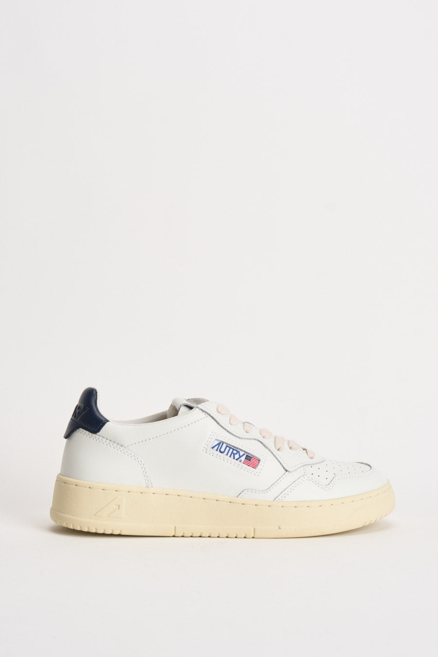 Sneakers uomo Medalist Low  in pelle bianca e blu AULM LL12 AUTRY 