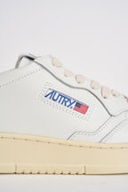 Sneakers uomo Medalist Low bianca e nera AULM LL22 AUTRY 