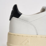 Sneakers uomo Medalist Low bianca e nera AULM LL22 AUTRY 