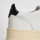 Sneakers uomo Medalist Low bianca e nera AULM LL22 AUTRY 