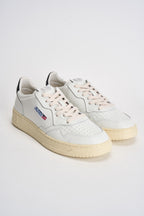 Sneakers uomo Medalist Low bianca e nera AULM LL22 AUTRY 