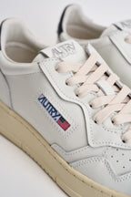 Sneakers uomo Medalist Low bianca e nera AULM LL22 AUTRY 