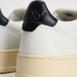 Sneakers uomo Medalist Low bianca e nera AULM LL22 AUTRY 