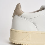 Sneakers uomo Medalist low bianca e tortora AULM LL27 AUTRY 