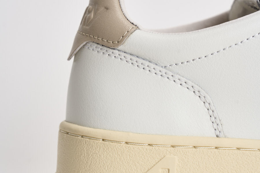 Sneakers uomo Medalist low bianca e tortora AULM LL27 AUTRY 