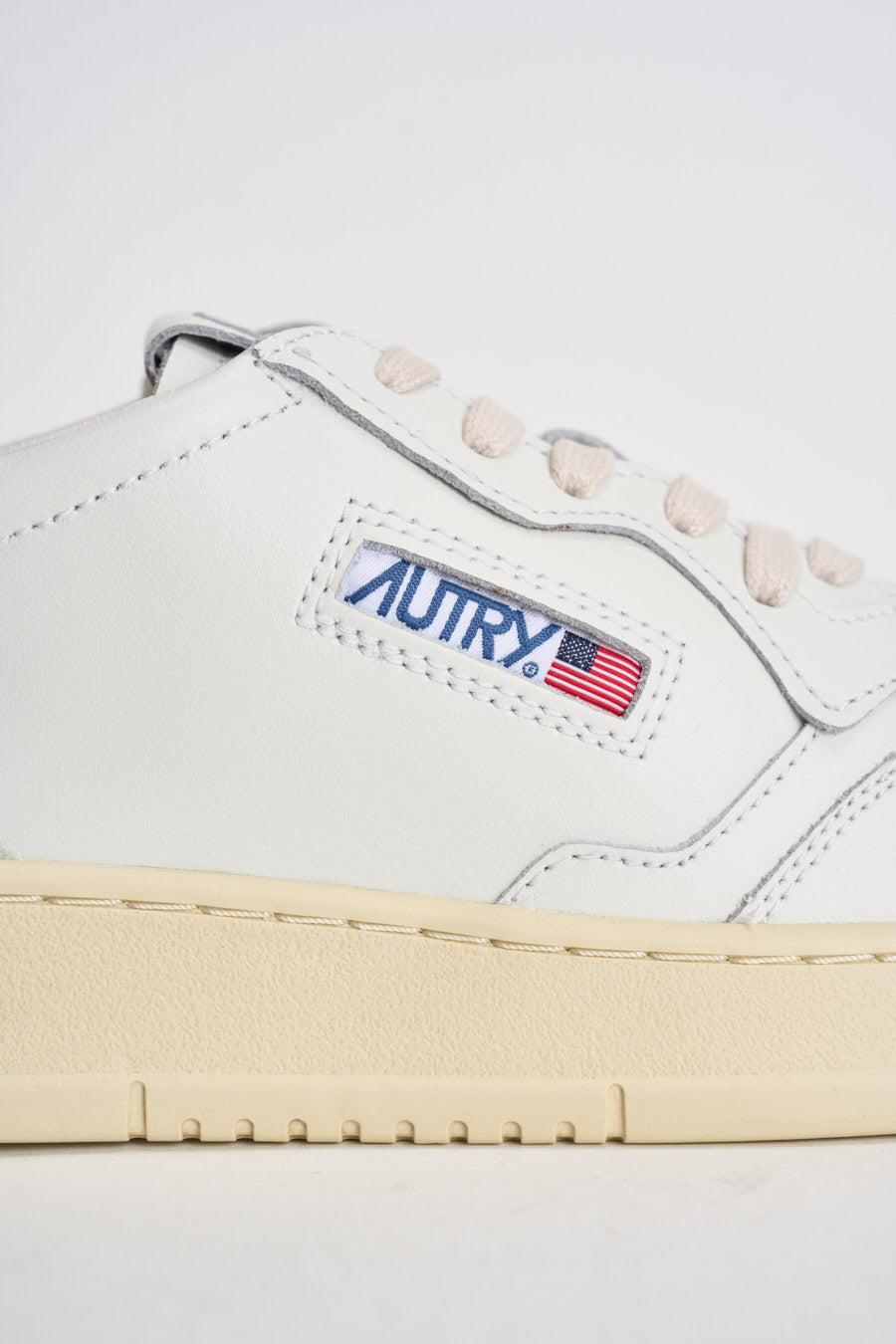Sneakers uomo Medalist low bianca e tortora AULM LL27 AUTRY 