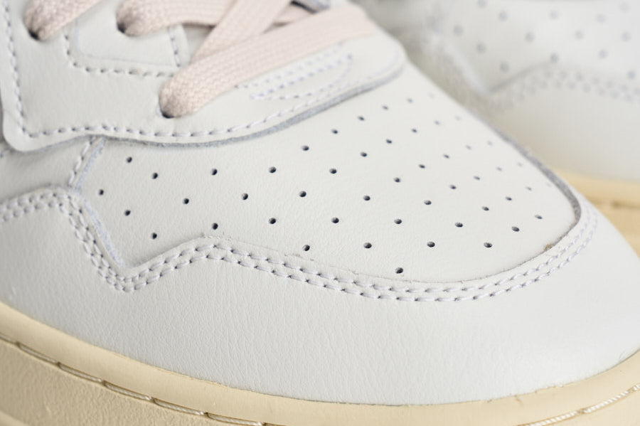 Sneakers uomo Medalist low bianca e tortora AULM LL27 AUTRY 