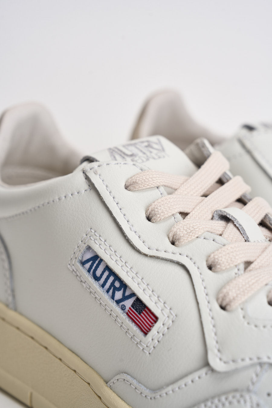 Sneakers uomo Medalist low bianca e tortora AULM LL27 AUTRY 