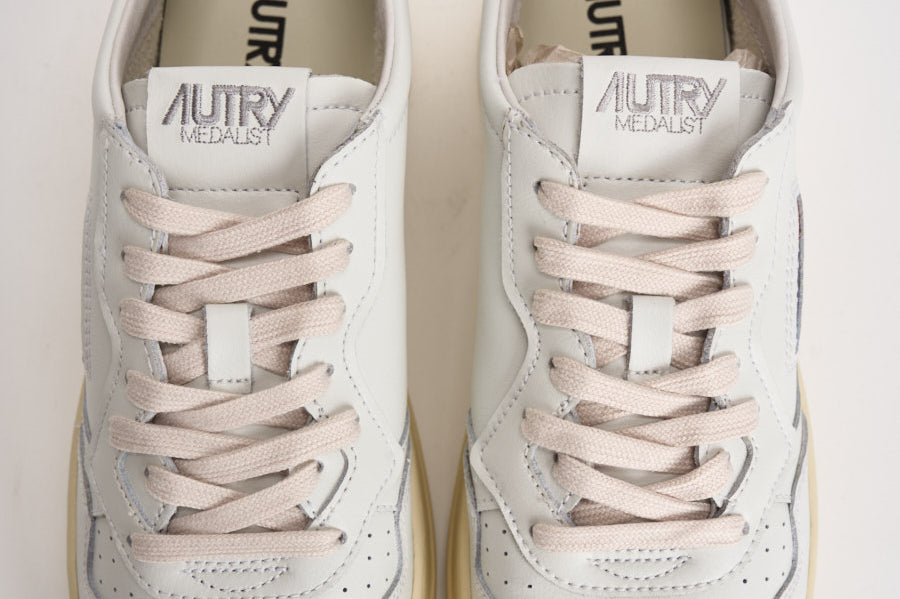 Sneakers uomo Medalist low bianca e tortora AULM LL27 AUTRY 