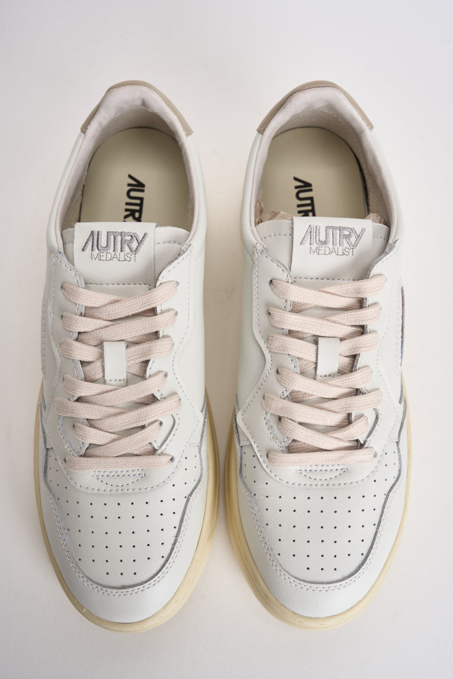 Sneakers uomo Medalist low bianca e tortora AULM LL27 AUTRY 