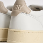 Sneakers uomo Medalist low bianca e tortora AULM LL27 AUTRY 