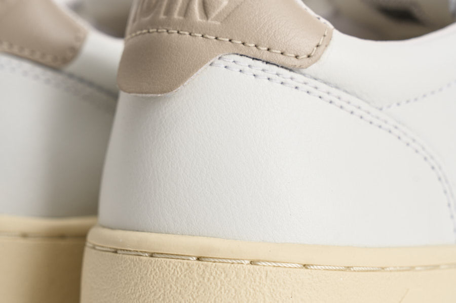 Sneakers uomo Medalist low bianca e tortora AULM LL27 AUTRY 