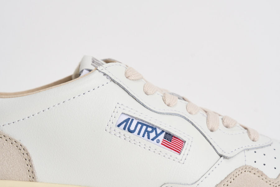 Sneakers uomo Medalist Low in suede beige e caramello AULM LS16 AUTRY 