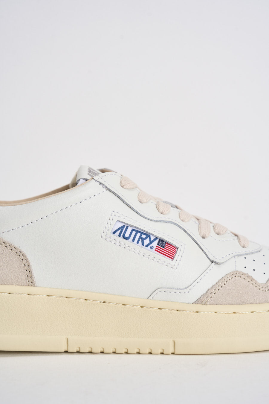 Sneakers uomo Medalist Low in suede beige e caramello AULM LS16 AUTRY 