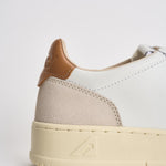 Sneakers uomo Medalist Low in suede beige e caramello AULM LS16 AUTRY 