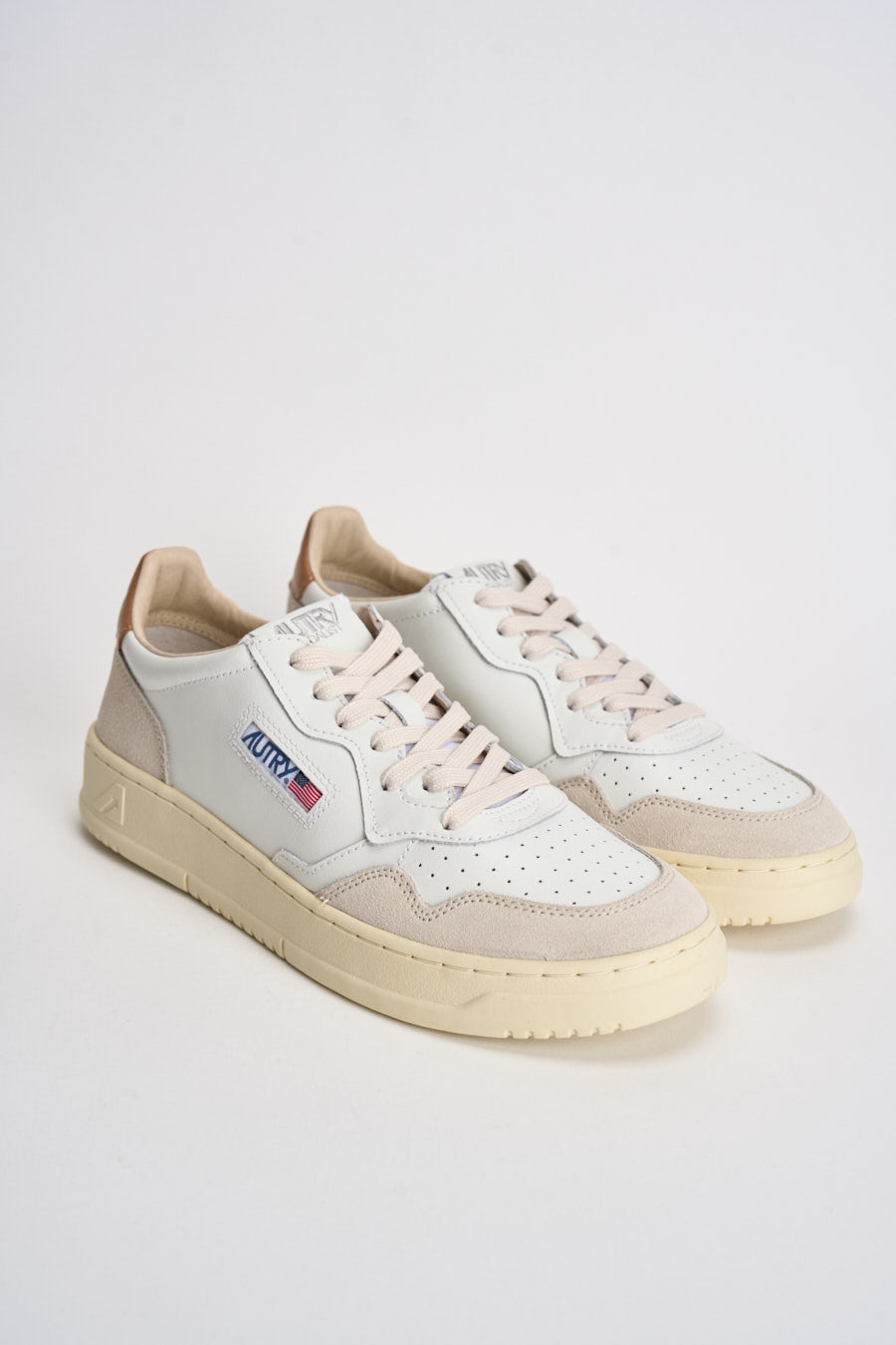 Sneakers uomo Medalist Low in suede beige e caramello AULM LS16 AUTRY 
