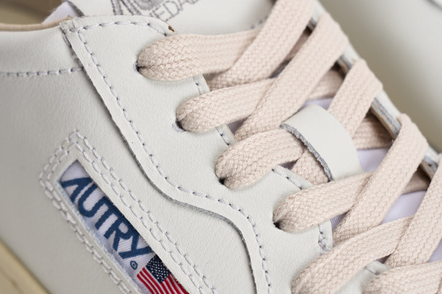 Sneakers uomo Medalist Low in suede beige e caramello AULM LS16 AUTRY 