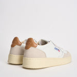 Sneakers uomo Medalist Low in suede beige e caramello AULM LS16 AUTRY 
