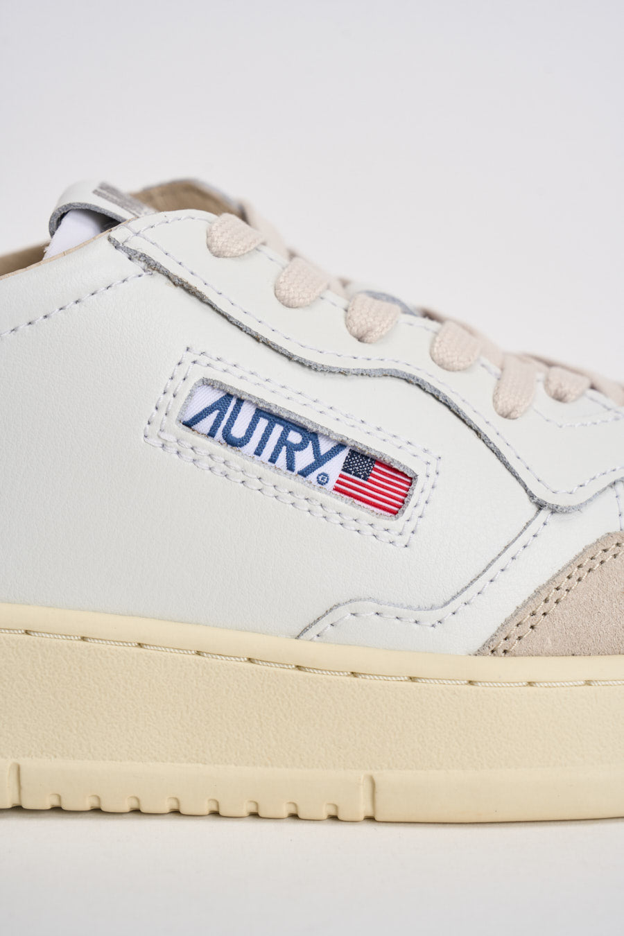Sneakers uomo Medalist low in suede beige e verde AULM LS17 AUTRY 