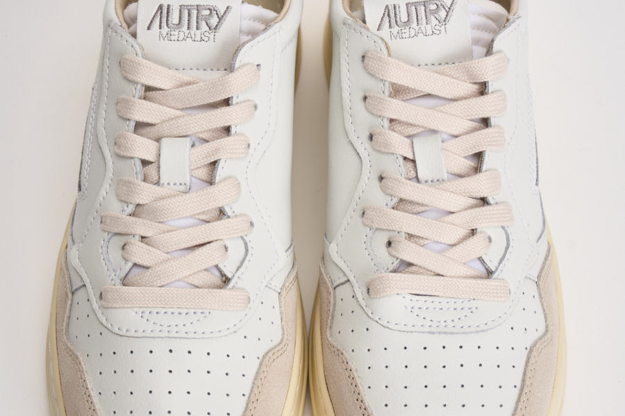 Sneakers uomo Medalist low in suede beige e verde AULM LS17 AUTRY 
