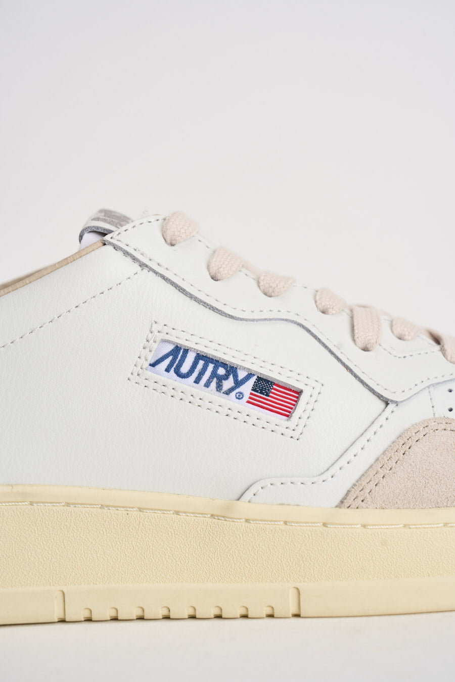 Sneakers uomo Medalist low beige e nera AULM LS21 AUTRY 