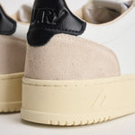 Sneakers uomo Medalist low beige e nera AULM LS21 AUTRY 