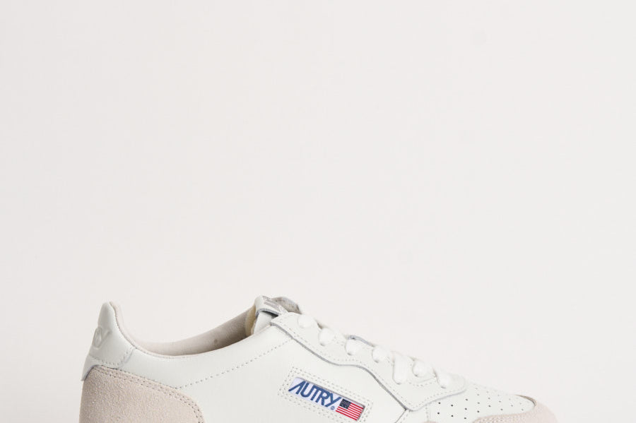 Sneakers uomo Medialist Low in pelle bianca e beige AULM LS30 AUTRY 