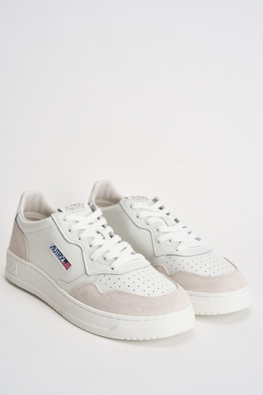 Sneakers uomo Medialist Low in pelle bianca e beige AULM LS30 AUTRY 