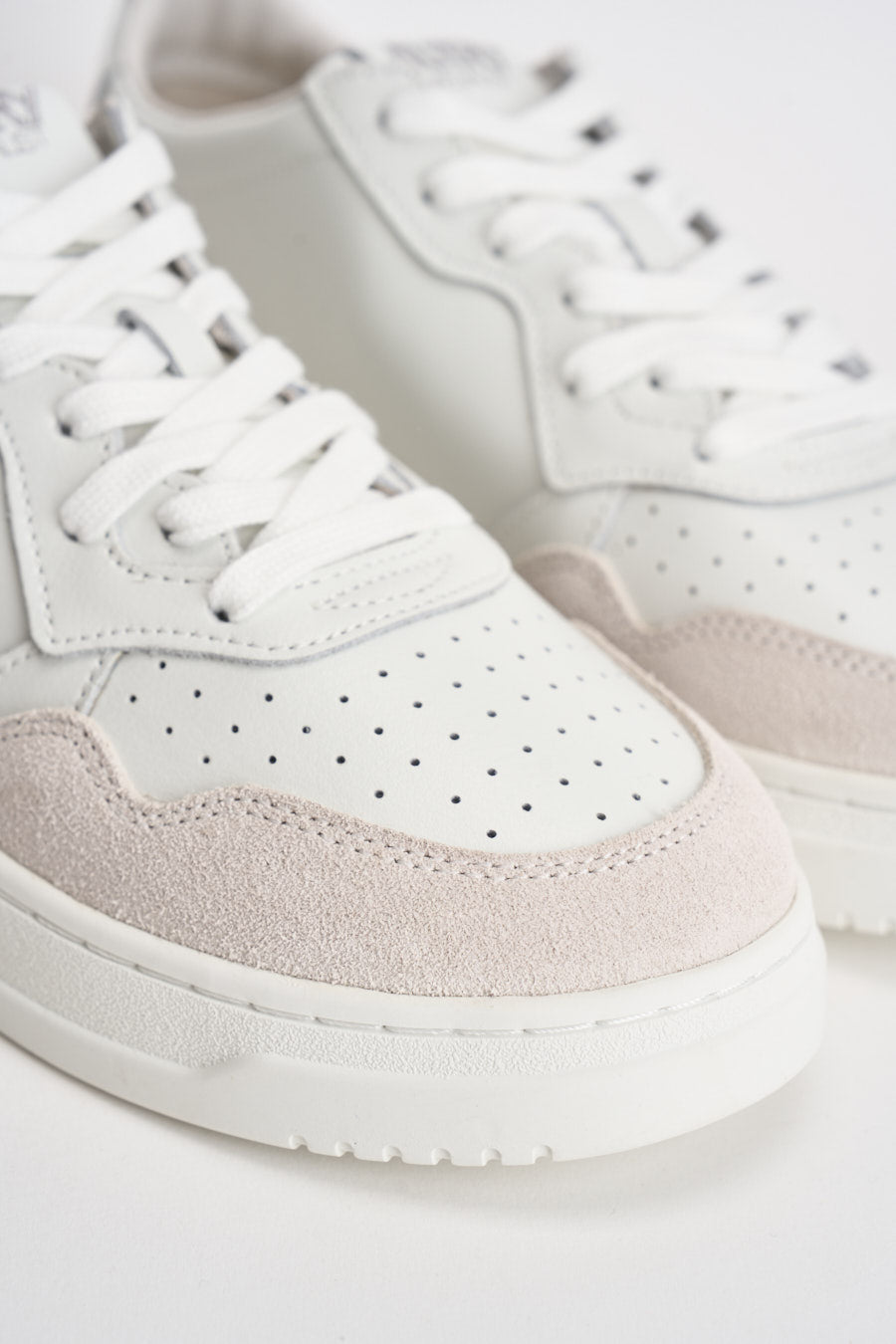 Sneakers uomo Medialist Low in pelle bianca e beige AULM LS30 AUTRY 