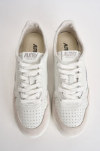 Sneakers uomo Medialist Low in pelle bianca e beige AULM LS30 AUTRY 