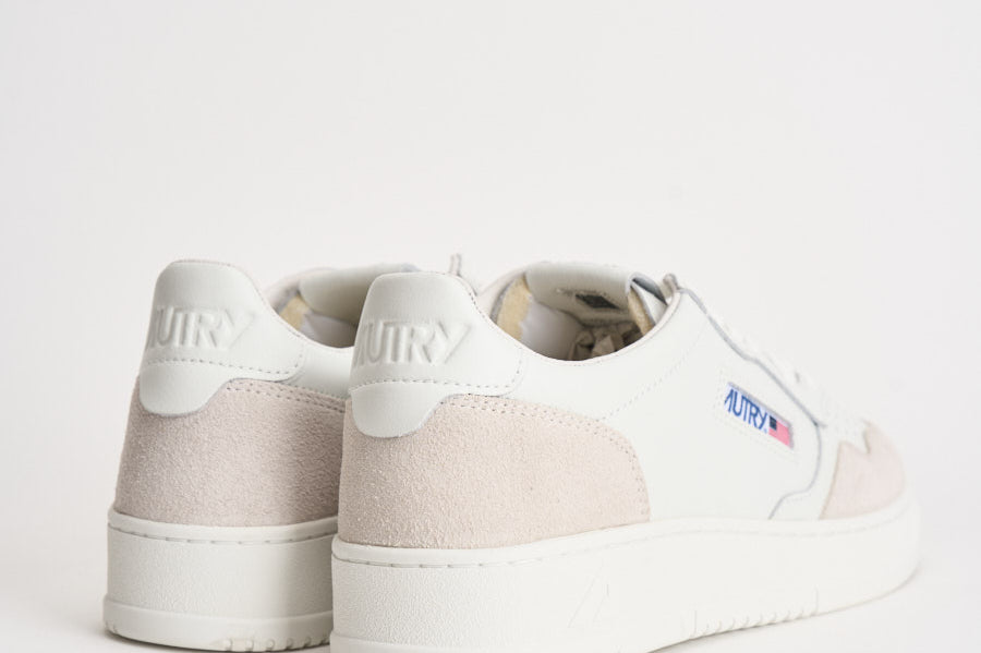 Sneakers uomo Medialist Low in pelle bianca e beige AULM LS30 AUTRY 