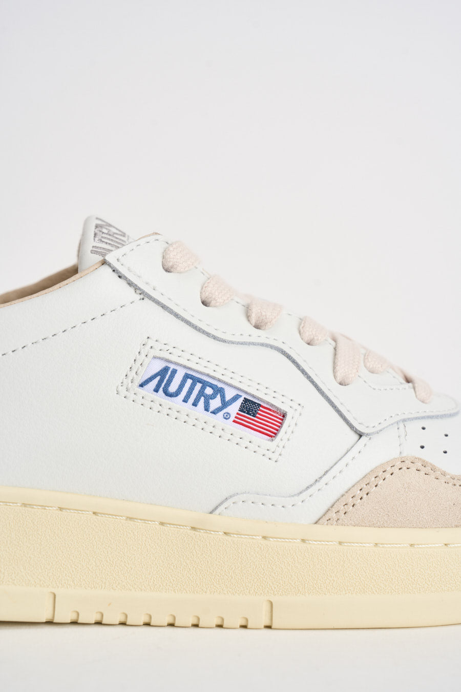 Sneakers uomo Medalist Low in suede bianca e panna AULM LS33 AUTRY 