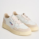 Sneakers uomo Medalist Low in suede bianca e panna AULM LS33 AUTRY 