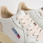 Sneakers uomo Medalist Low in suede bianca e panna AULM LS33 AUTRY 