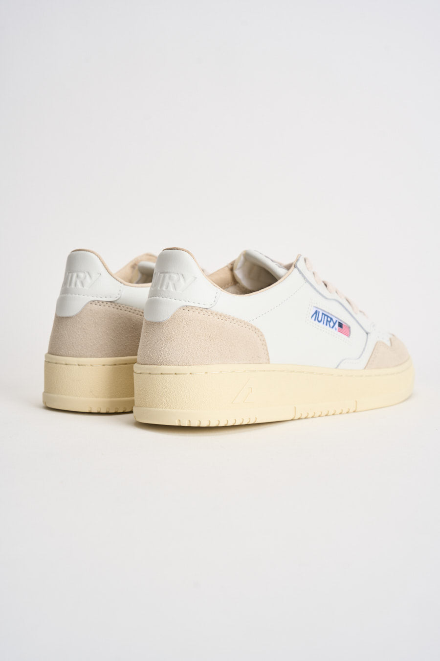 Sneakers uomo Medalist Low in suede bianca e panna AULM LS33 AUTRY 