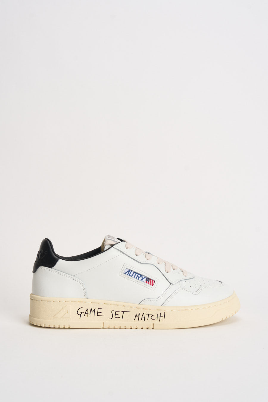 Sneakers uomo Medalist Low con scritta nera AULM ML02 AUTRY 