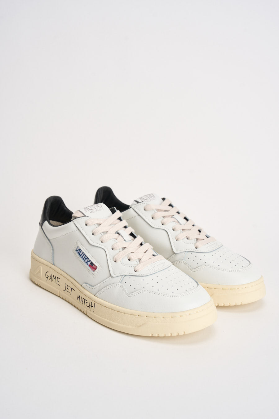 Sneakers uomo Medalist Low con scritta nera AULM ML02 AUTRY 