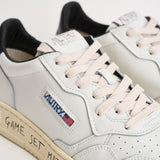 Sneakers uomo Medalist Low con scritta nera AULM ML02 AUTRY 