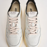 Sneakers uomo Medalist Low con scritta nera AULM ML02 AUTRY 