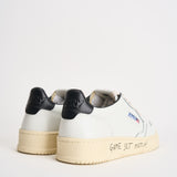 Sneakers uomo Medalist Low con scritta nera AULM ML02 AUTRY 