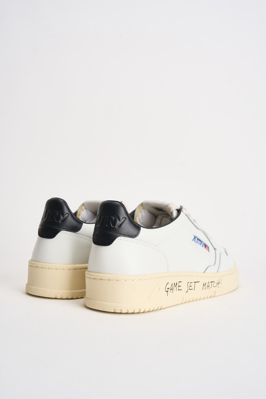 Sneakers uomo Medalist Low con scritta nera AULM ML02 AUTRY 