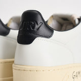 Sneakers uomo Medalist Low con scritta nera AULM ML02 AUTRY 