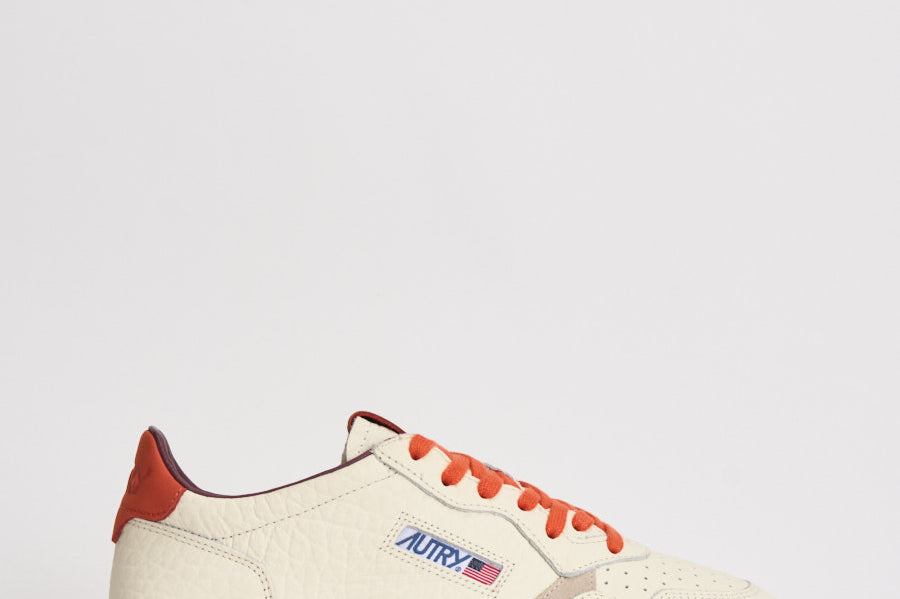 Sneakers uomo Medalist Low bianca e arancione AULM NE17 AUTRY 