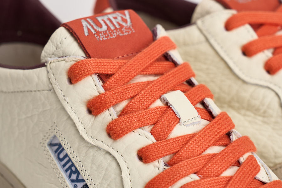 Sneakers uomo Medalist Low bianca e arancione AULM NE17 AUTRY 