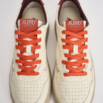 Sneakers uomo Medalist Low bianca e arancione AULM NE17 AUTRY 